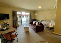 Sierra Motel and Apartments - Motel