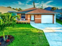 ☀Palm Breeze ☀ 1mi to Beach ☀ Heated Pool ☀ Custom Kitchen ☀