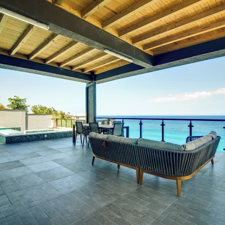 Luxury Oceanfront Villa Fully Staffed
