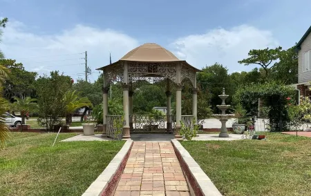 Entire 4 Suite Botique Hotel like home w/ Indoor Pool & Waterfalls