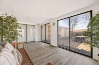 THE COZY COLONY GETAWAY-4BD/2BA 2 KING SUITES