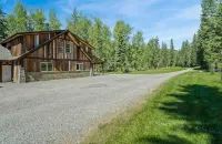 Peaceful cabin overlooking meadow with hot tub