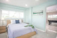 Atlantic side, quiet neighborhood ~ 3 Bed 2.5 Bath, dock, pool / hot tub, kayak
