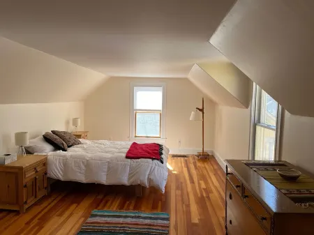 Newly Renovated Home in Newcastle Walk to Downtown Damariscotta