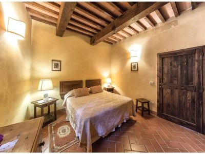Apartment in Tuscany with Pool & Garden
