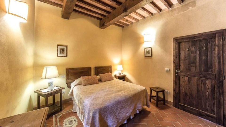 Apartment in Tuscany with Pool & Garden