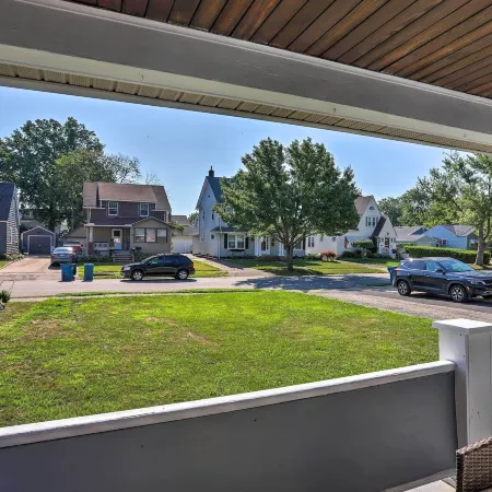 Lorain Lake Cottage < 1 Mi to Lake Erie Fun!