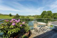 The Boathouse Hotels in Bitton