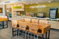 Home2 Suites by Hilton Corona - breakfast
