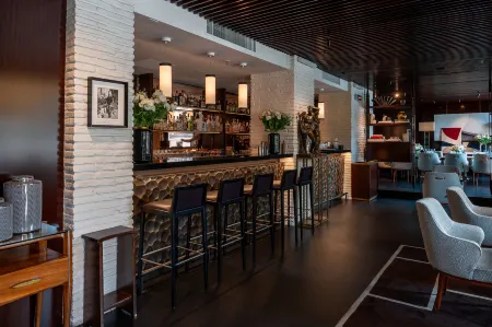 Portrait Firenze - Lungarno Collection Отели рядом с достопримечательностью «San Felice in Piazza»