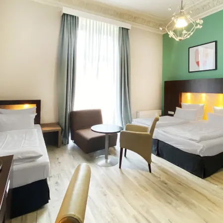 Garner Hotel HAMBURG - GRAF MOLTKE by IHG Отели рядом с достопримечательностью «Театр "Онзорг"»
