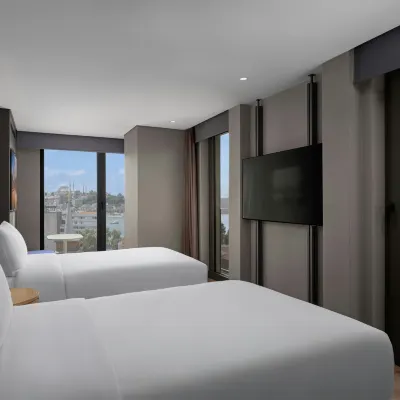 Aloft Istanbul Karakoy Отели рядом с достопримечательностью «Мост Ататюрка»