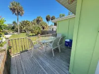 Old Florida Fishing Cottage See The Water From Living Room on Imperial River
