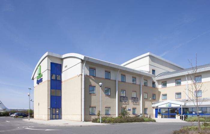 Cardiff Airport Hotel by Belvilla