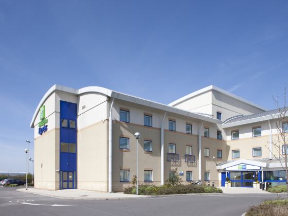 Cardiff Airport Hotel by Belvilla