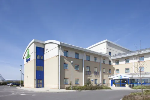 Cardiff Airport Hotel by Belvilla - 3-Star