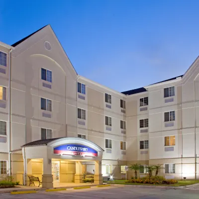 Candlewood Suites HOUSTON MEDICAL CENTER by IHG Отели рядом с достопримечательностью «Спортивный комплекс «NRG-стэдиум»»