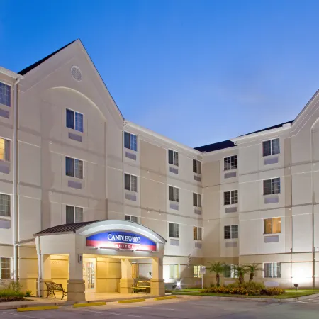 Candlewood Suites HOUSTON MEDICAL CENTER by IHG Отели рядом с достопримечательностью «Стадион «NRG Астродом»»
