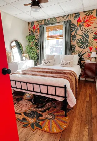 Private 2nd Story Apartment in the Heart of Long Beach- Pura Vida!