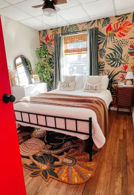 Private 2nd Story Apartment in the Heart of Long Beach- Pura Vida!