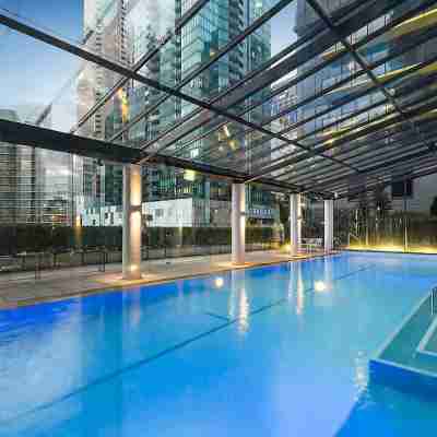 Large 3BR Apt Near Crown, Sleeps 10, FREE Parking Fitness & Recreational Facilities