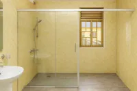 House - Sleeps 12 - Garden - Parking - Pets Ok - Kitchens