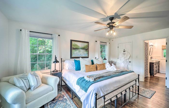 Riverfront Sugar Grove Home: Hot Tub & Views!