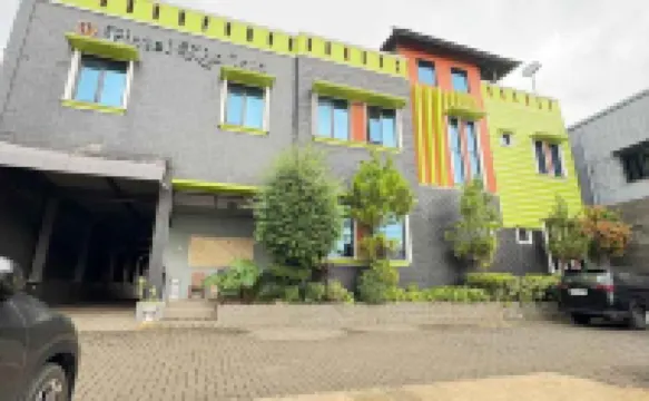 Hotel Khalista Hotels near Mesjid Cipta Rasa