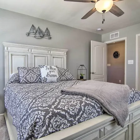 Sunny End-Unit Townhome–Steps to Resort Amenities!