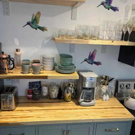 Charming 2-bedroom house with Feather Theme , WiFi in excellent Aurora