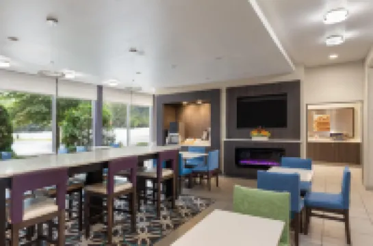 La Quinta Inn & Suites by Wyndham Chattanooga - Lookout Mtn