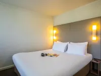 แคมปานิล เซนต์ เควนติน โรงแรมในปีการ์ดี