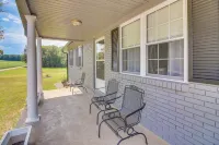 7 Mi to Barren River Lake: Quiet Getaway w/ Yard! - 3-Star