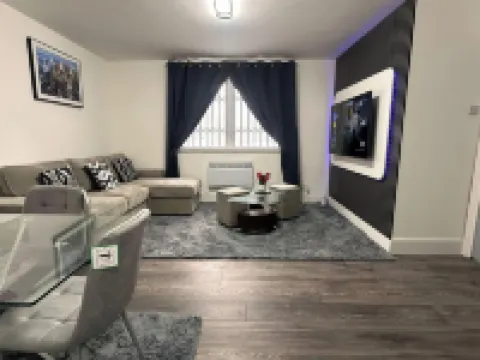 Apartment - Sleeps 6 - City Base - District Line Hotels in Dagenham
