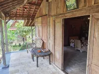 Homestay Ijen Lemon House Hotels in Glagah