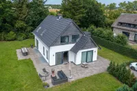Spacious and Bright 10-person Holiday Villa - Villas