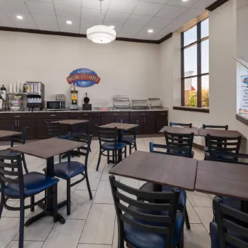 Baymont by Wyndham Downtown Detroit Отели рядом с достопримечательностью «Стадион "Нью-Центр-арена"»