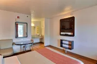 Motel 6 Tewksbury, MA - Boston - 2-Star