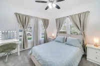 Charming San Antonio Home ~ 2 Mi to the Alamo! - Parking
