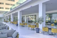 King Evelthon Beach Hotel & Resort - bar