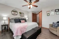 6 Mi to Branson Strip! Lakefront Home with Fireplace