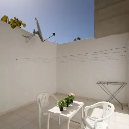Modern 2 BR Apartment with AC - Near Sea Отели в г. Мсида