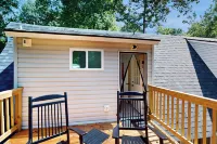 Cozy Restful Treehouse Feel Home w/ gas Grill & AC - 3-Star