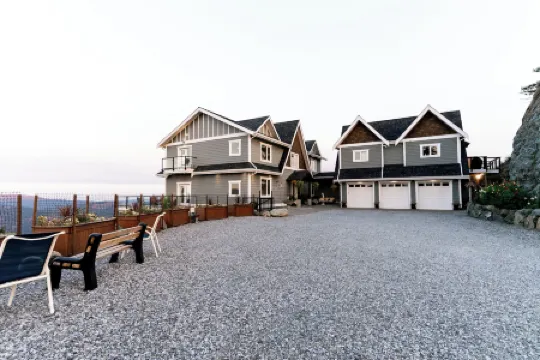 Blue Horizon Mountain Retreat B&B