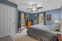 Lakeside Bungalow, Sleeps 12, Private Dock + More!
