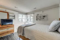 New Bern Home w/ Direct Access to Neuse River - 3-Star
