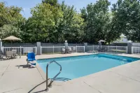 Spark by Hilton Kannapolis - Pools