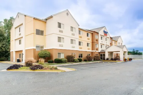 Fairfield Inn & Suites Canton Hotels in Plain Township