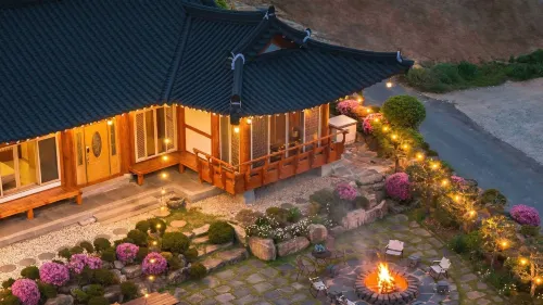 Yeosu Elon Pension - Mountain view