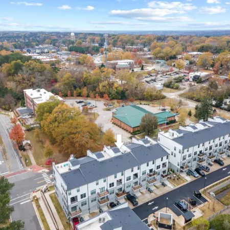 NEW Luxury Condo Rooftop Terrace EV Charger